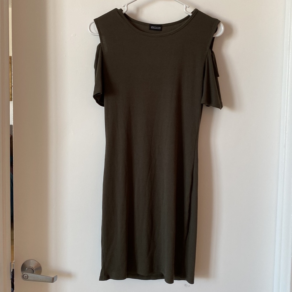 Black or green shoulder cut out dress - Picture 3 of 9
